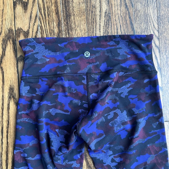 Lululemon Crop 21” Leggings, Size 4, purple and black camouflage print - Picture 5 of 5